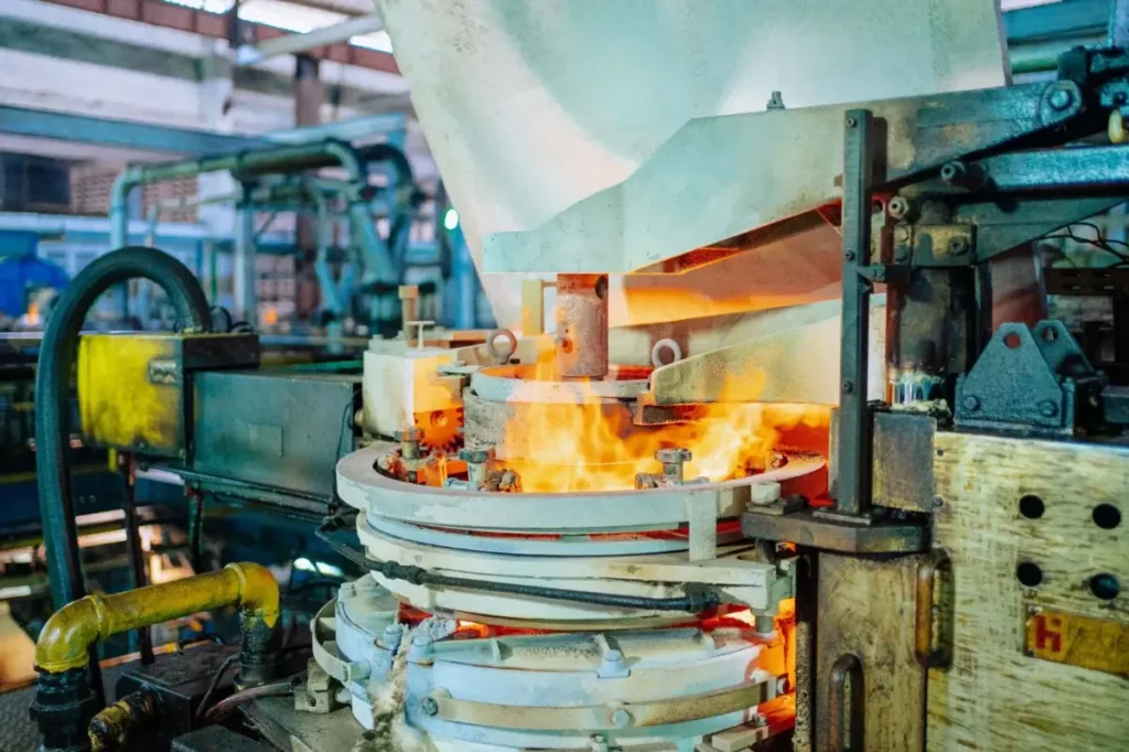 Traitement thermique avancé : Guide complet des technologies de frittage sous vide, de brasage et de traitement thermique - HaoYue Group | Fabricant de fours sous vide Advanced Thermal Processing: A Comprehensive Guide to Vacuum Sintering, Brazing, and Heat Treatment Technologies