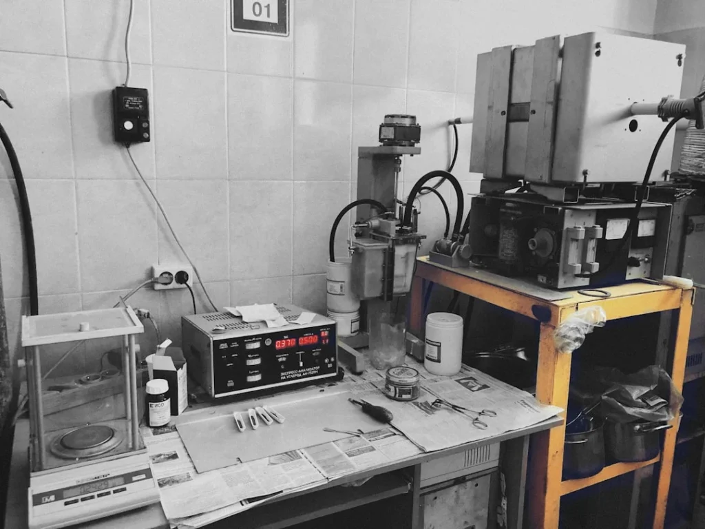 Engineering High-Performance Materials: The Definitive Guide to Vacuum Sintering and Heat Treatment Technologies - HaoYue Group | Vacuum Furnace Manufacturer Engineering High-Performance Materials: The Definitive Guide to Vacuum Sintering and Heat Treatment Technologies